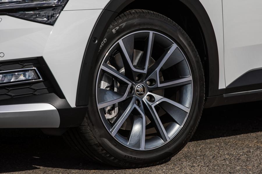 Колеса Skoda Superb Scout (3V) 2020 года  (AU) (фото 34 из 35)